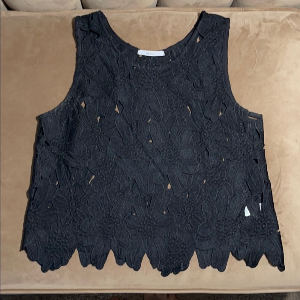 black crop tank top